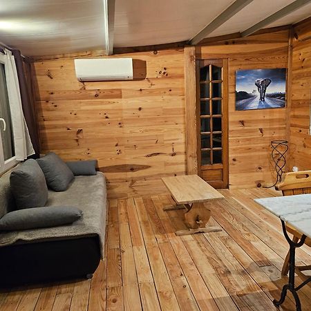 Gîte ou chambre d'hôte dans la campagne de Rognes Exterior foto