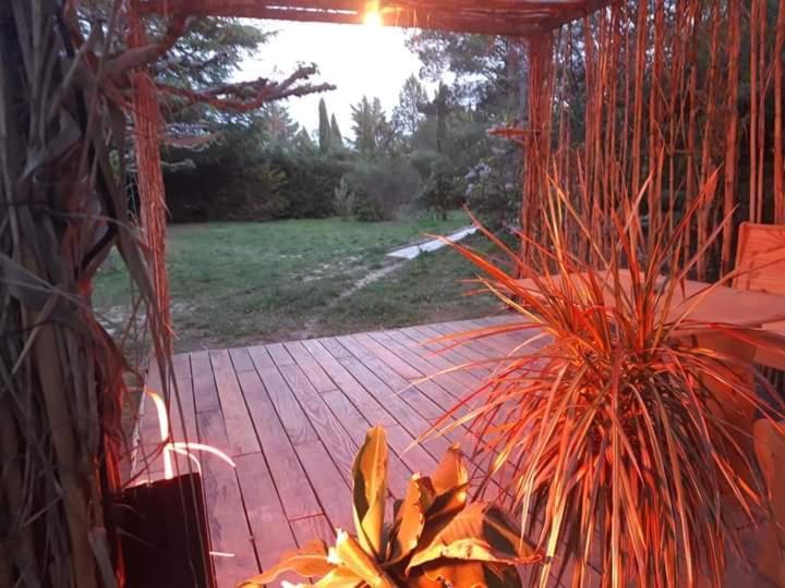Gîte ou chambre d'hôte dans la campagne de Rognes Exterior foto