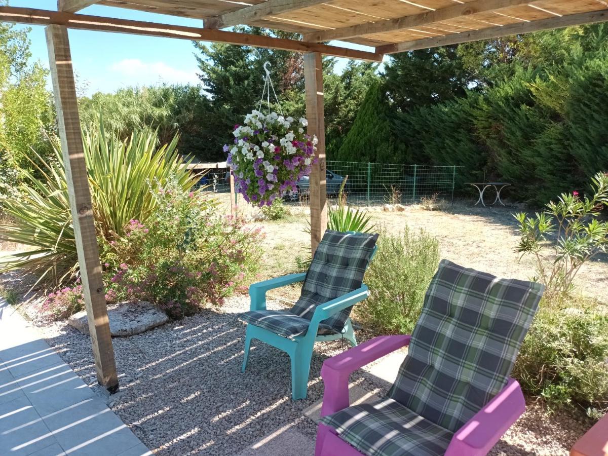 Gîte ou chambre d'hôte dans la campagne de Rognes Exterior foto