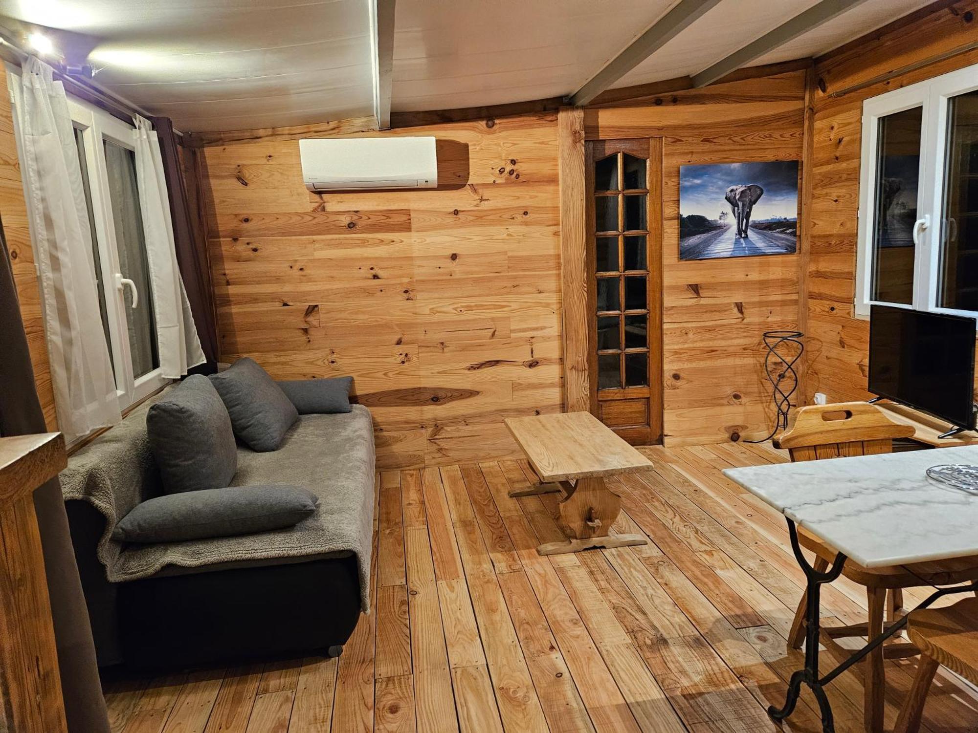 Gîte ou chambre d'hôte dans la campagne de Rognes Exterior foto