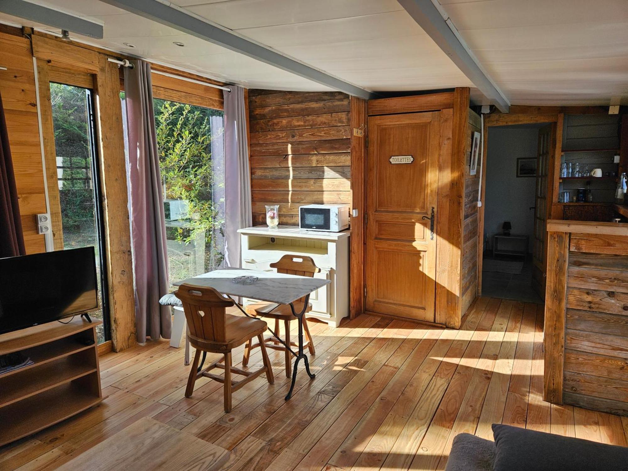 Gîte ou chambre d'hôte dans la campagne de Rognes Exterior foto